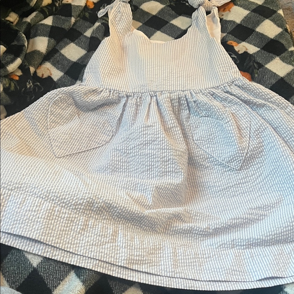 B50 B/W Seersucker Dress w/ Heart Pockets, 4-5t